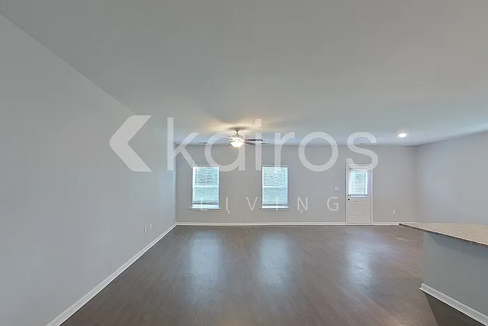 1139 Freedom Pkwy — Photo 2