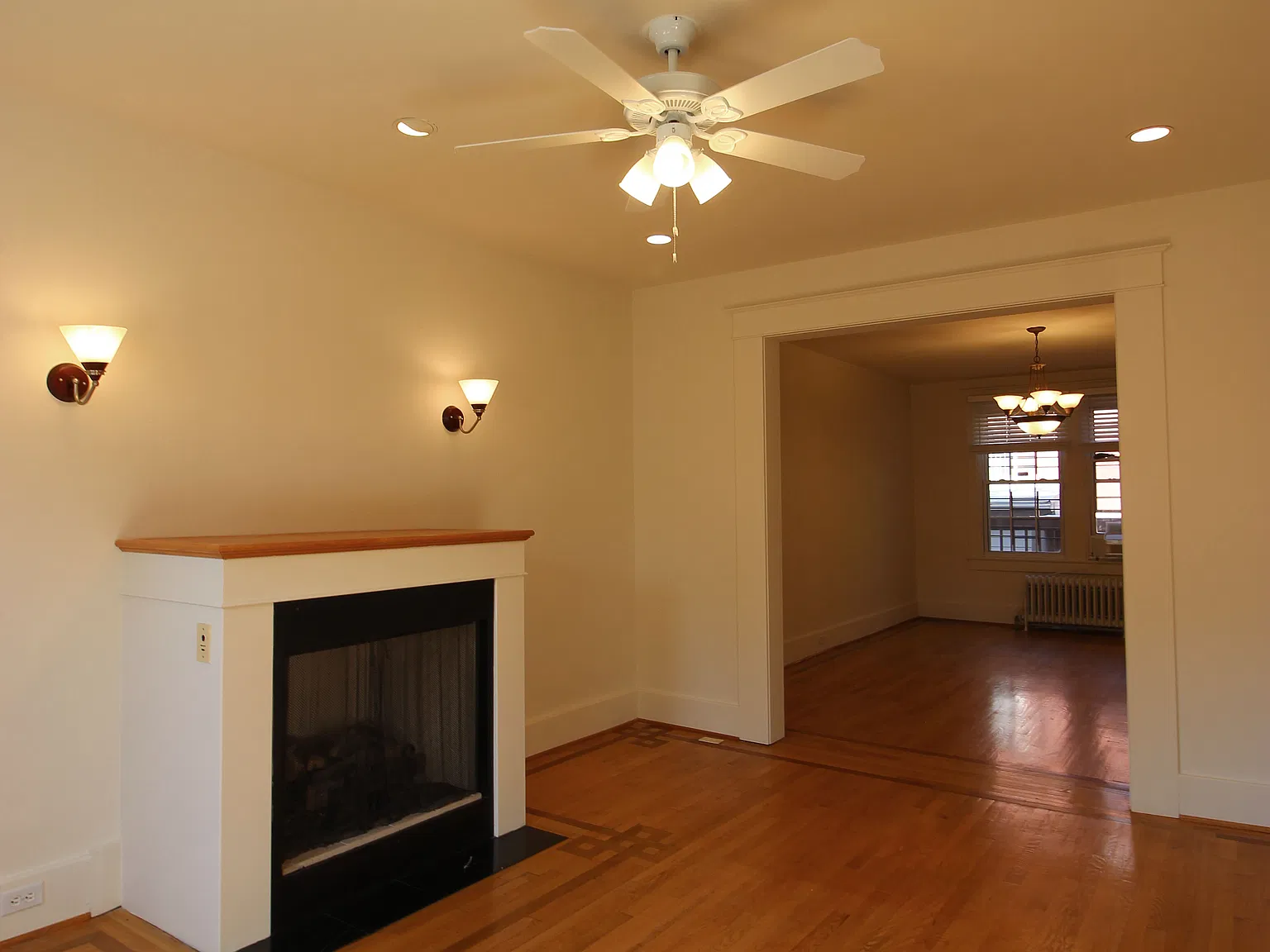3 bed, 1.5 bath, 2300 sqft, $3,795 — Photo 2