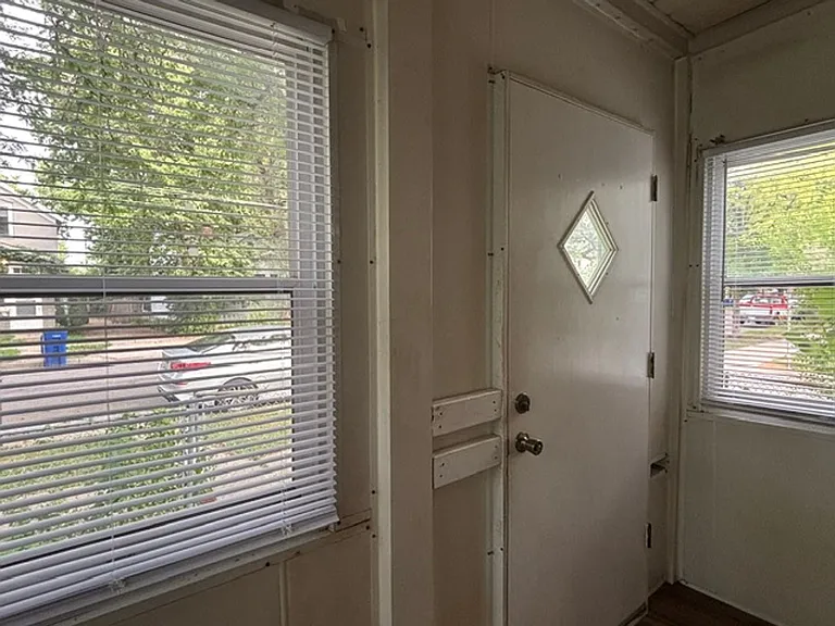 375 Erie Street — Photo 32