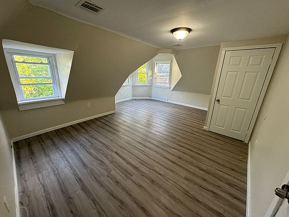 3rd image of 133 S 8th St Floor 3