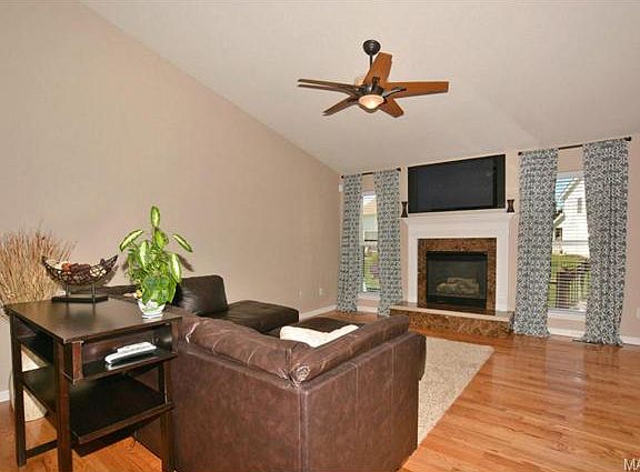 5th image of 250 Fairway Green Dr