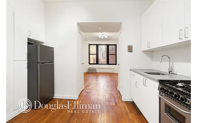 Rented by Douglas Elliman | media 26
