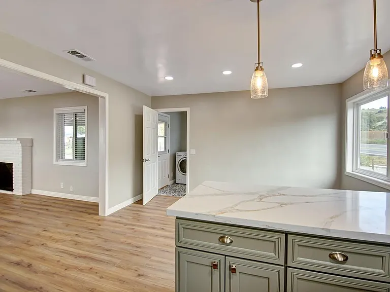 125 Hecker Pass Rd — Photo 8
