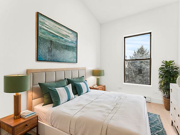 4th image of 556 Leonard St APT 3