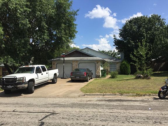 3rd image of 703 Country Aire Dr