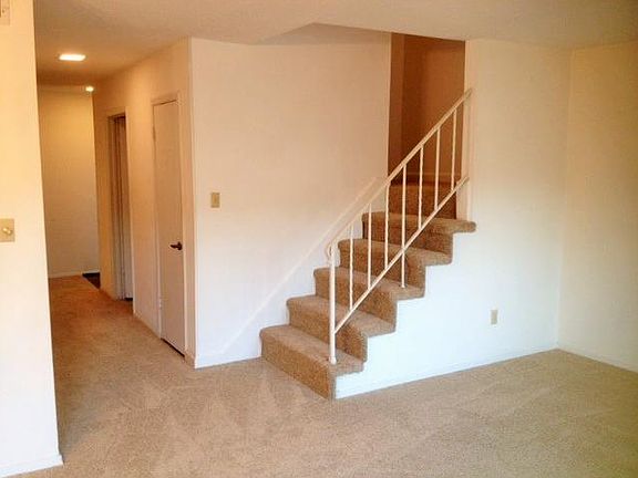 4th image of 4220 Greenway Dr