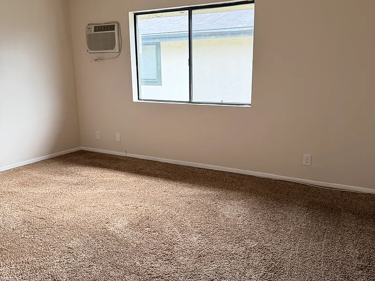 9739 Park St #5 — Photo 5
