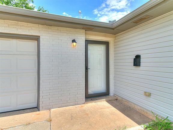 3rd image of 2729 SW 60th Pl