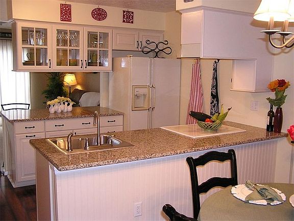 2nd image of 727 Sunset Cir