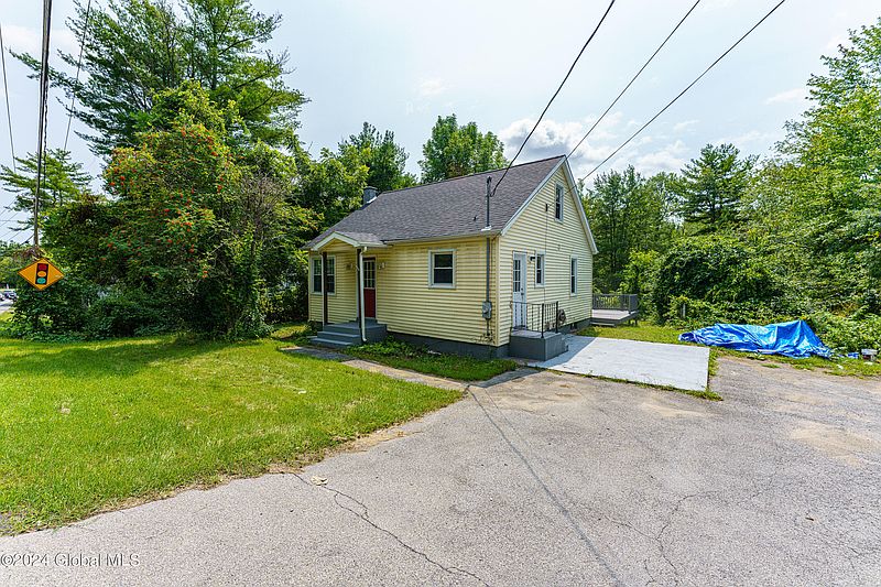 3rd image of 211 Northline Road