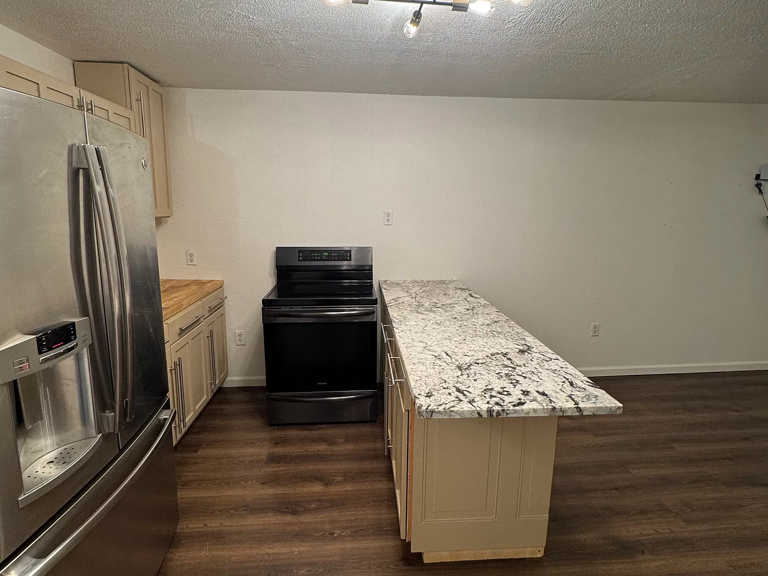 2 bed, 900 sqft, $1,100 — Photo 2