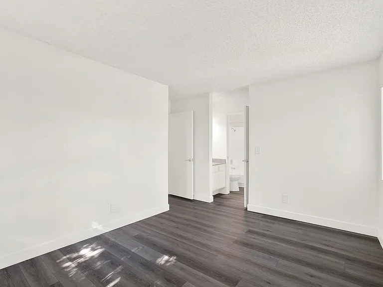 Monterra Ridge Apartments — Photo 37