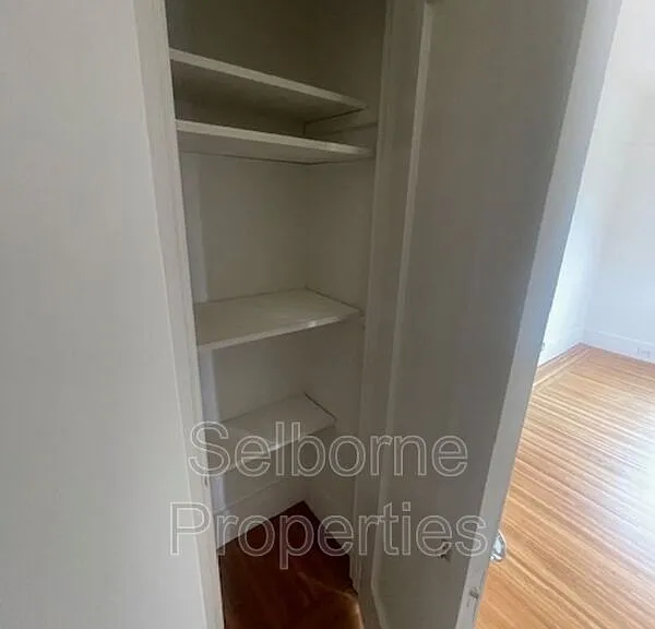 1424 E 20th St — Photo 61