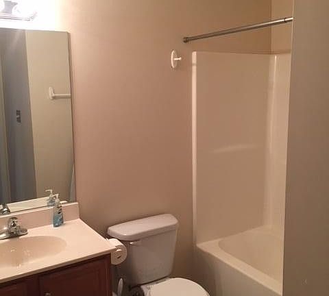 4th image of 3929 Acorn Dr NE