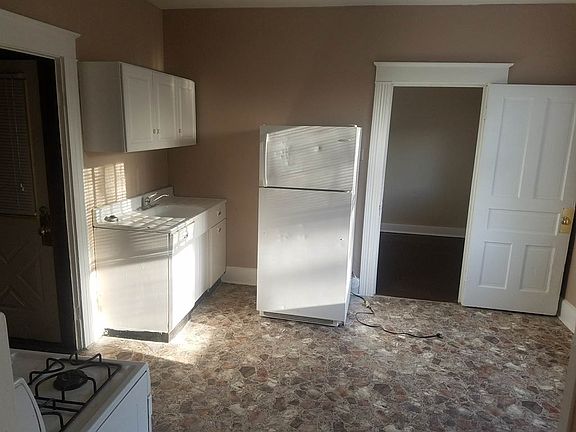4th image of 16 West Dr