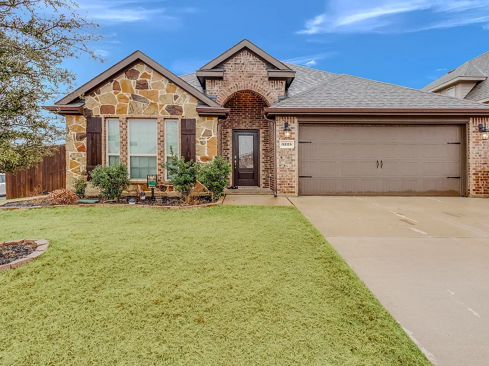 3225 Shady River Trl