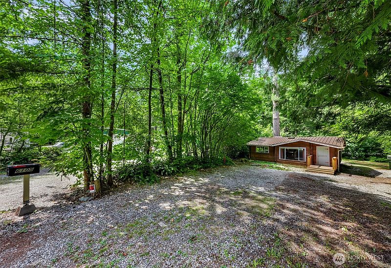 5th image of 6105 Poppy court