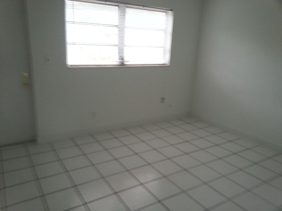 2nd image of 901 NE 16th Ave APT 6
