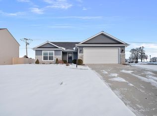 9704 Chadwick Ln, Fort Wayne, IN 46818