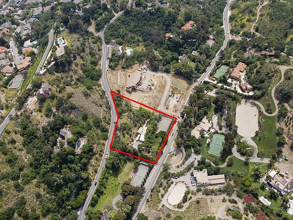5th image of 2750 N Benedict Canyon Dr
