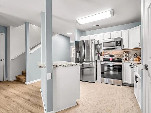 3rd image of 114 Angelica Cir