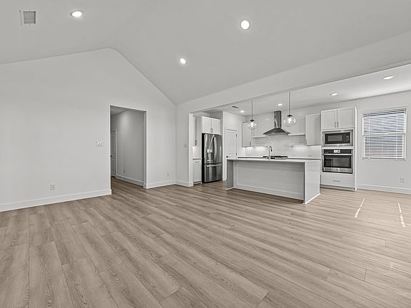 3rd image of 2031 Roaring Fork Dr