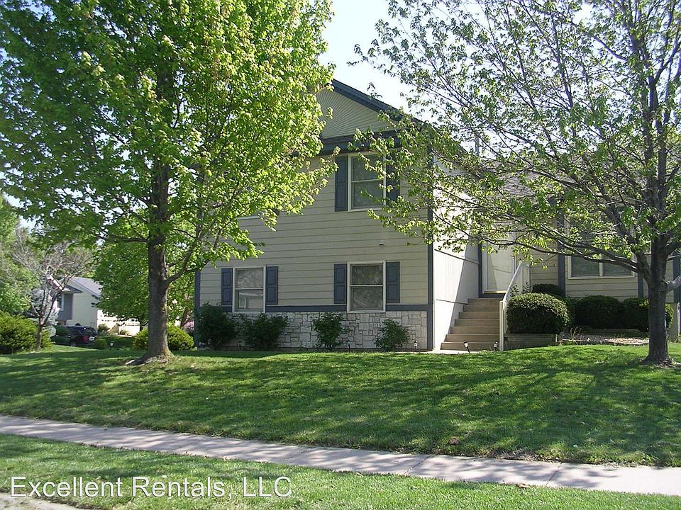 1st image of 715 NE Adams Dr