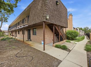 520 E Main St E APT 1C, Barrington, IL 60010