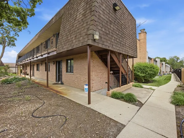 520 E Main St E APT 1C, Barrington, IL 60010