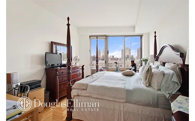 Rented by Douglas Elliman | media 2