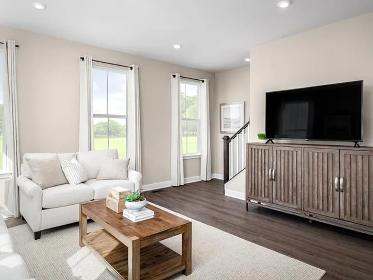 4 Friendship Ct — Photo 11