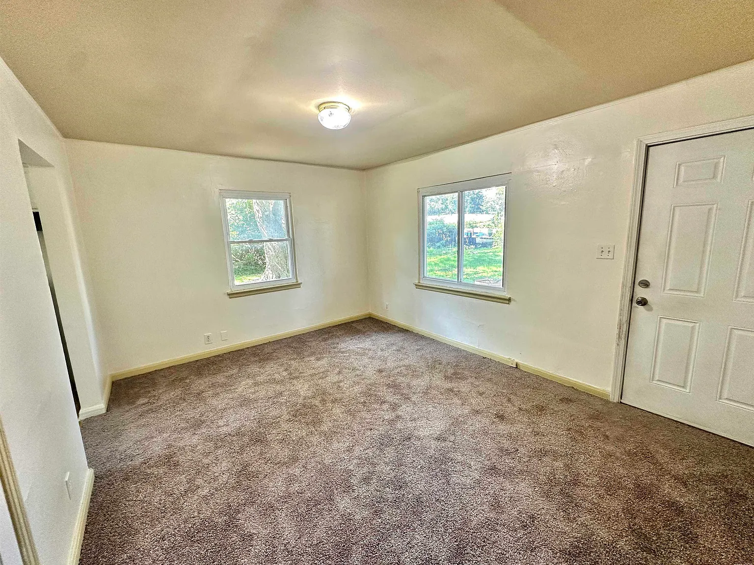 2 bed, 1.0 bath, 660 sqft, $800 — Photo 4