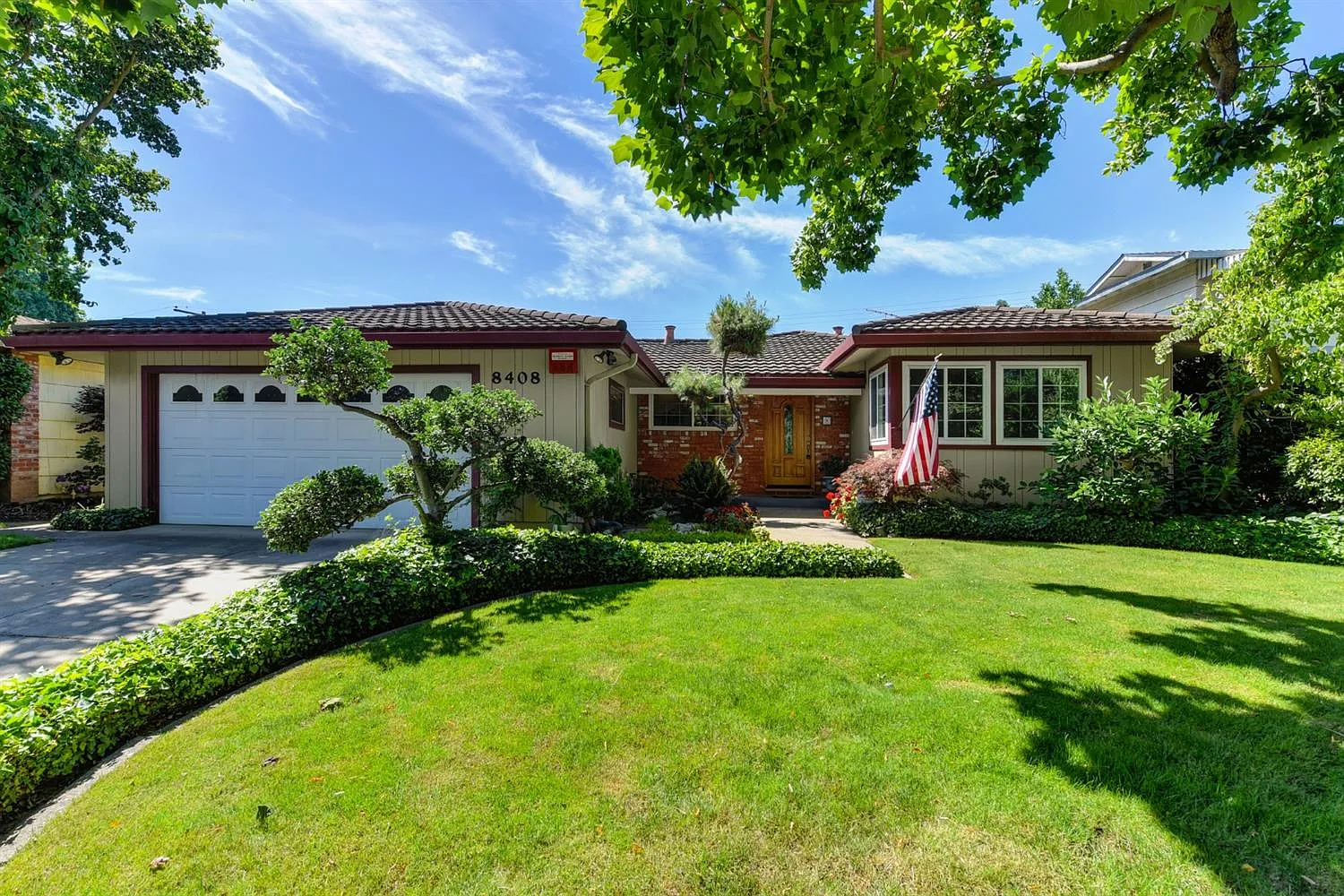 8408 Lake Forest Dr photo 1