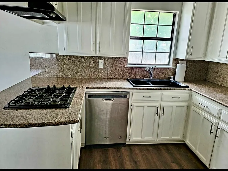 4400 Hodgkins Rd — Photo 12