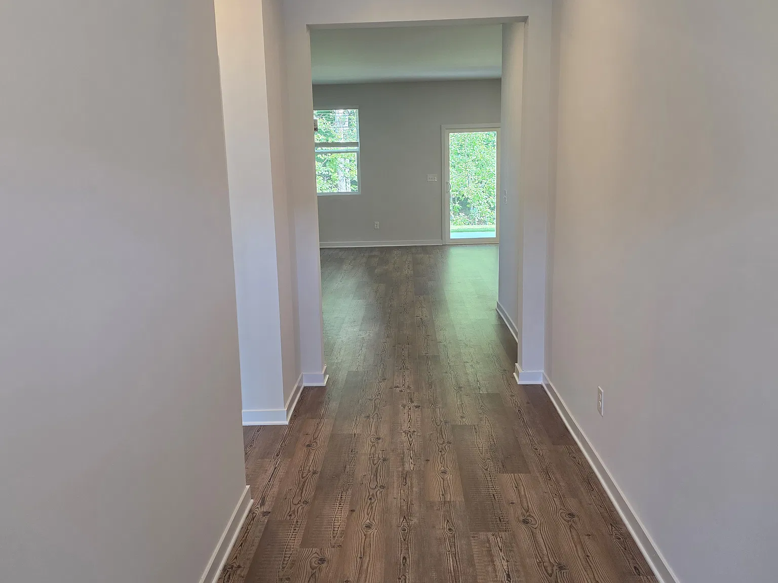 5 bed, 3021 sqft, $2,700 — Photo 3