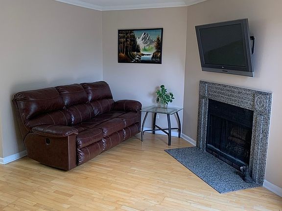 4th image of 510 E Spruce Dr #3-3B