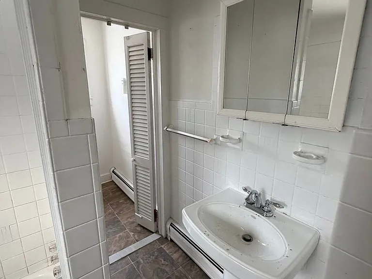 1817 Dickson Ave — Photo 14