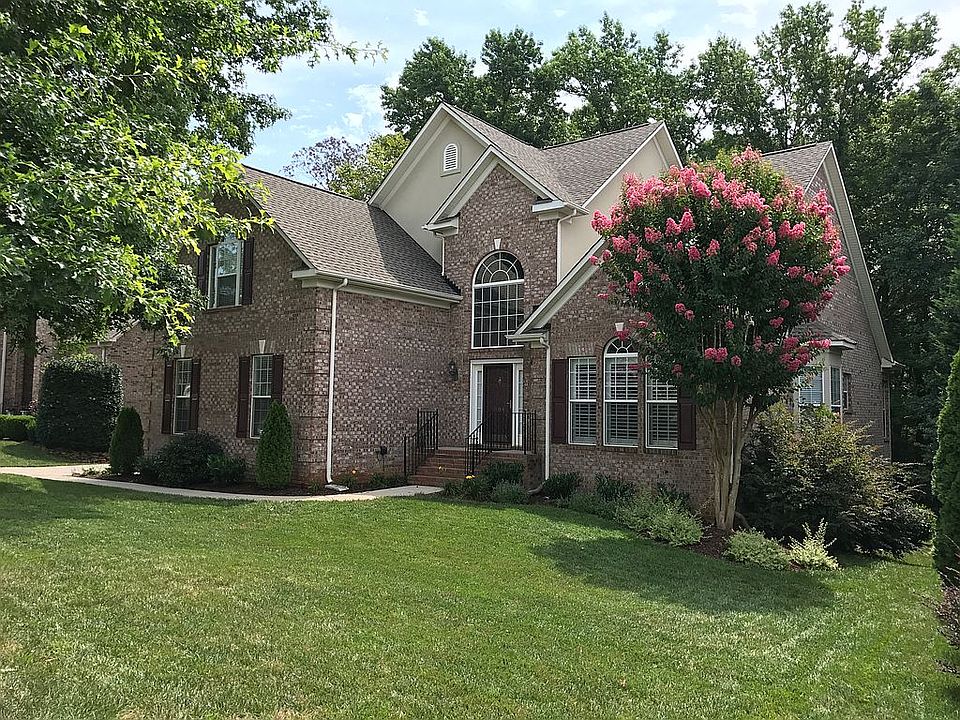 1st image of 904 Carisbrooke Ln