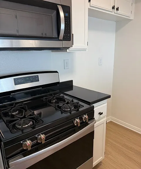 Canoga Luxury Apartments — Photo 17