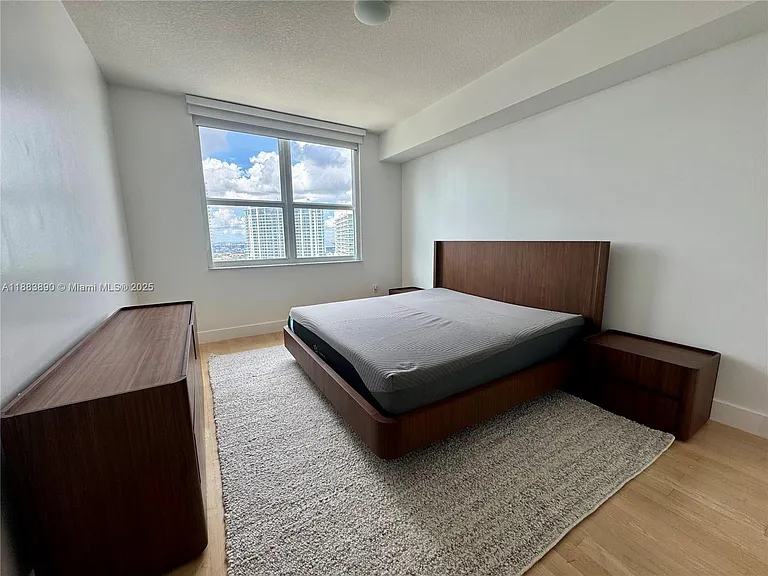 31 SE 5th St #3817 — Photo 10
