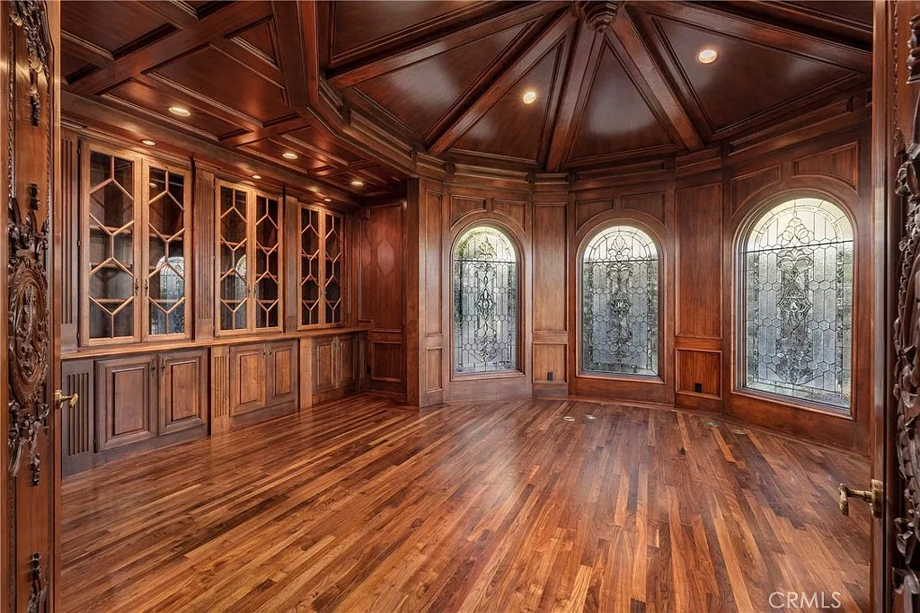 4 bed, 6.5 bath, 6396 sqft, $65,000 — Photo 4