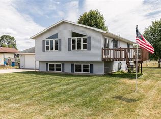 107 Phil Ln, Palo, IA 52324