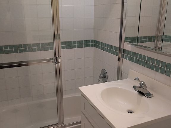 3rd image of 60 Parkway Dr E