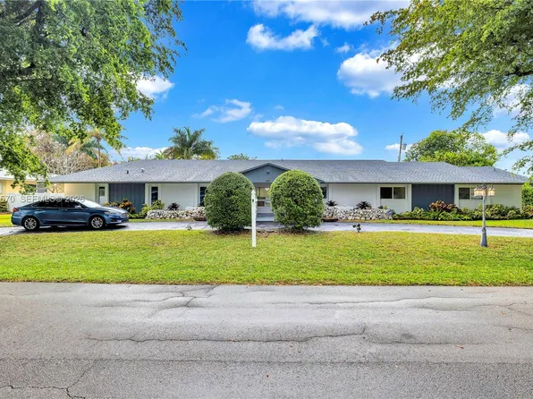 3211 Calle Largo Dr, Hollywood, FL 33021