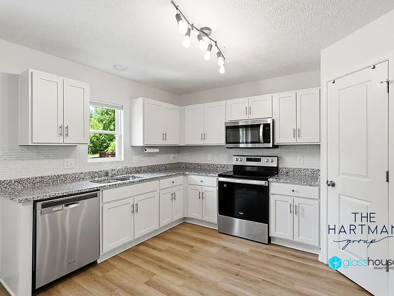 1018 Louise Dr — Photo 19