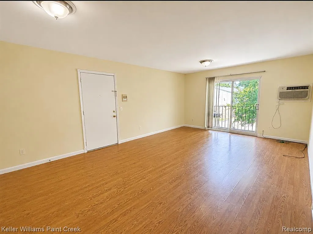 2 bed, 934 sqft, $1,300 — Photo 3