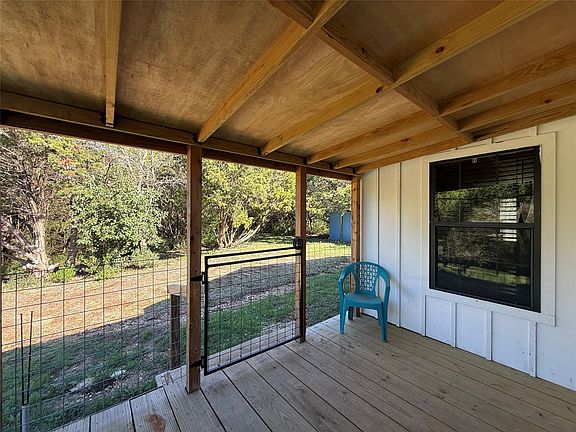 3rd image of 122 Tobacco Rd