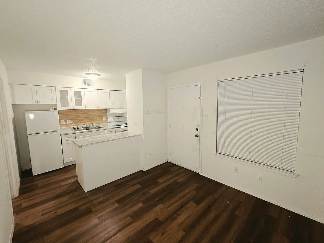 1 bed, 1.0 bath, 500 sqft, $800 — Photo 2