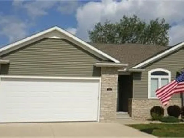 112 Fairway Dr, Waverly, IA 50677
