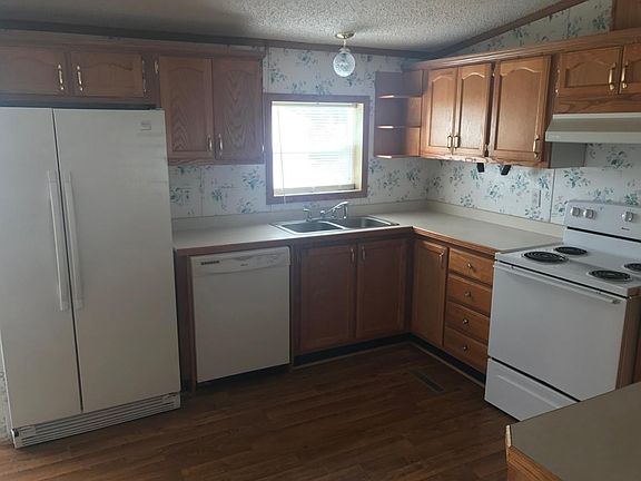 2nd image of 390 Hunt Club Dr